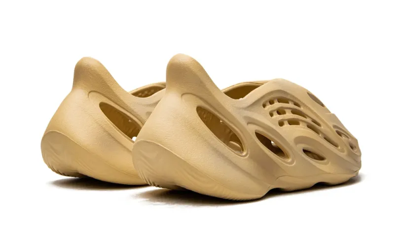 Yeezy Foam Runner Top View 'Desert Sand' Reps 