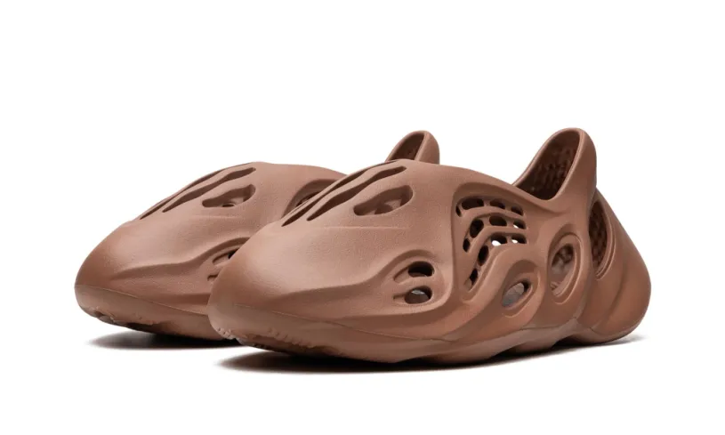 Gold Yeezy Foam Runner 'Flax' Reps 