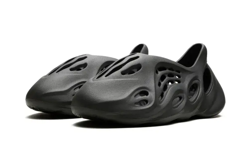 Yeezy Foam Runner 'Carbon' Reps 